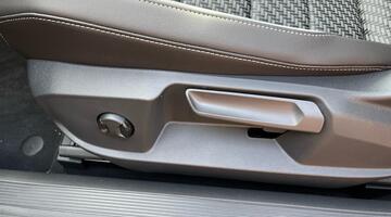 2025 Volkswagen TSI R-Line DSG 2WD Euro 6 2-door (Black) - Image: 18