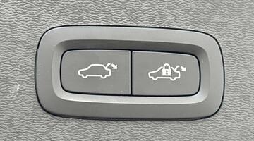 2025 Volvo 2.0 B3 MHEV Ultra Dark DCT Auto Euro 6 5-door (Black) - Image: 19