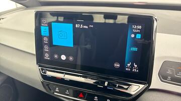 2022 Volkswagen Pro Performance 58kWh Family Auto 5-door (White) - Image: 16