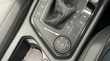 2019 Volkswagen 2.0 TDI R-Line Tech DSG 4Motion Euro 6 5-door (Grey) - Image: 14