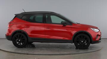 2025 SEAT 1.0 TSI FR Black Edition Euro 6 5-door (Red) - Image: 4