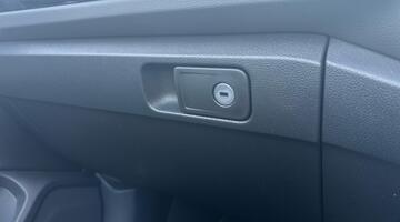 2025 Volkswagen TSI R-Line DSG 2WD Euro 6 2-door (Black) - Image: 23