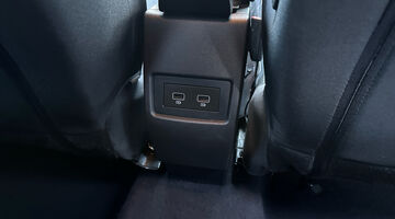 2022 Dacia TCe Prestige Euro 6 5-door (Orange) - Image: 29