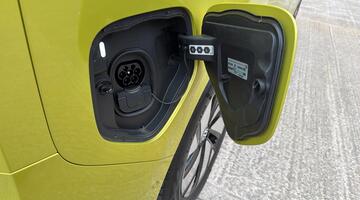 2024 Volkswagen Pro 77kWh Life Auto 5-door (Multicolour) - Image: 12