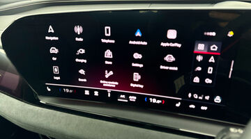 2025 Audi 100kWh S Edition 1 Sportback Auto quattro 5-door (Grey) - Image: 18