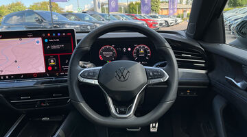 2025 Volkswagen ETSI MHEV R-Line DSG Euro 6 5-door (Black) - Image: 12