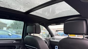 2017 Volkswagen 2.0 TDI BlueMotion Tech R-Line DSG 4Motion Euro 6 5-door (Black) - Image: 13