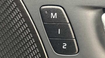 2025 Volvo 2.0h T6 18.8kWh Plus Black Edition Auto Euro 6 5-door (Black) - Image: 26