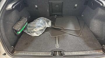 2022 Volvo Recharge 69kWh Ultimate Auto 5-door (Silver) - Image: 14