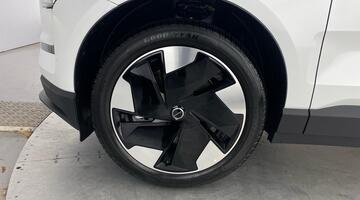 2025 Volvo Single Motor Extended Range 69kWh Plus Auto 5-door (White) - Image: 32