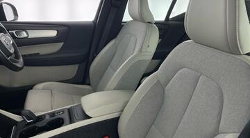 2020 Volvo 2.0 T4 Momentum Pro Auto Euro 6 5-door (Black) - Image: 40