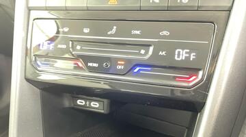 2023 Volkswagen TSI Style DSG Euro 6 5-door (Red) - Image: 7