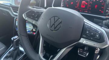 2025 Volkswagen TSI R-Line DSG 2WD Euro 6 2-door (Black) - Image: 14