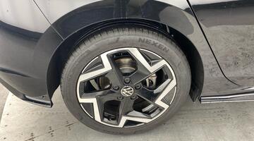 2025 Volkswagen TSI R-Line Euro 6 5-door (Black) - Image: 16