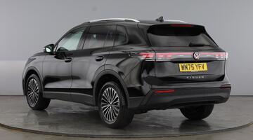 2025 Volkswagen 2.0 TDI Match DSG Euro 6 5-door (Black) - Image: 3