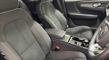 2025 Volvo 2.0 B4 MHEV Plus DCT Auto Euro 6 5-door (Black) - Image: 28