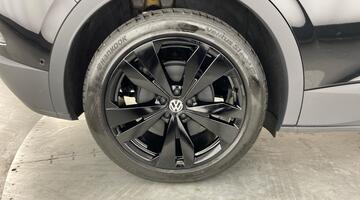 2025 Volkswagen Pro 77kWh Black Edition Auto 5-door (Black) - Image: 17