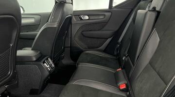 2021 Volvo T3 R-Design Auto Euro 6 5-door (Black) - Image: 7