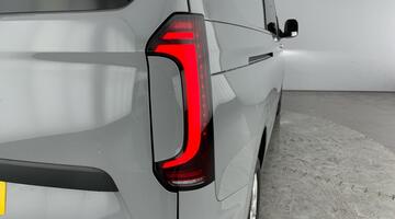 2025 Volkswagen T32 65kWh Commerce Pro Kombi Auto LWB 5-door (Grey) - Image: 17