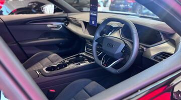 2025 Audi 105kWh Auto quattro 4-door (Black) - Image: 7