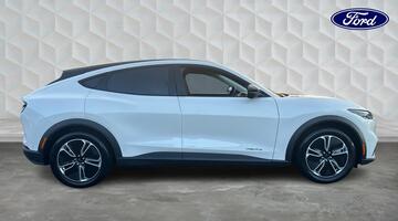 2026 Ford Standard Range 72kWh Select 5-door (White) - Image: 4