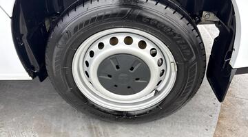 2025 Volkswagen 2.0 TDI T28 Commerce Plus FWD SWB Euro 6 5-door (White) - Image: 27