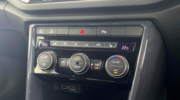 2019 Volkswagen 2.0 TDI R-Line Euro 6 5-door (Black) - Image: 25