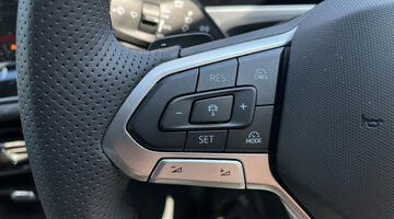 2025 Volkswagen ETSI MHEV R-Line DSG Euro 6 5-door (Black) - Image: 24