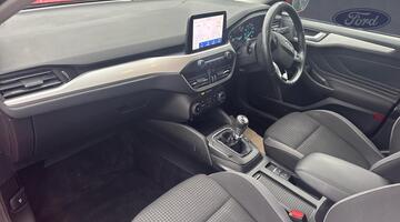 2020 Ford EcoBlue Zetec Euro 6 5-door (Red) - Image: 2