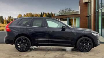 2025 Volvo 2.0h T6 18.8kWh Plus Black Edition Auto Euro 6 5-door (Black) - Image: 2