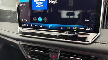 2025 Volkswagen TSI eHybrid 19.7kWh Match DSG Euro 6 5-door (Blue) - Image: 7