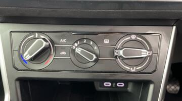 2022 Volkswagen 1.0 TSI Life Euro 6 5-door (Grey) - Image: 13