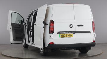 2025 Volkswagen T32 65kWh Commerce Plus Auto RWD SWB 5-door (White) - Image: 11