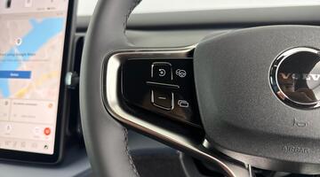 2025 Volvo Single Motor Extended Range 69kWh Plus Auto 5-door (Black) - Image: 18