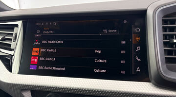 2025 Audi 1.0 TFSI 30 S line Sportback S Tronic Euro 6 5-door (Red) - Image: 17