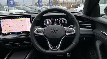 2025 Volkswagen ETSI MHEV R-Line DSG Euro 6 5-door (Grey) - Image: 11