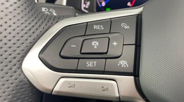 2025 Volkswagen TSI R-Line DSG 2WD Euro 6 2-door (Black) - Image: 23