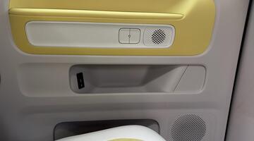 2024 Volkswagen Pro 77kWh Life Auto 5-door (Multicolour) - Image: 11