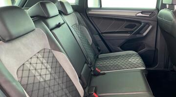 2023 Volkswagen TSI R-Line Edition DSG Euro 6 5-door (Grey) - Image: 28