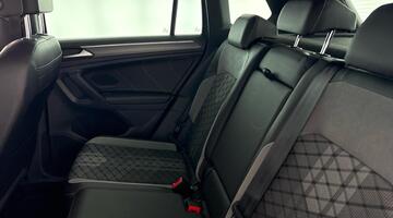 2021 Volkswagen 2.0 TDI R-Line DSG Euro 6 5-door (Grey) - Image: 32