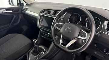 2021 Volkswagen TSI Life Euro 6 5-door (White) - Image: 6