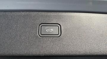 2025 Volvo Twin Performance 69kWh Ultra Auto 5-door (Blue) - Image: 16