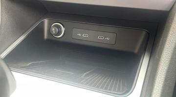 2025 SEAT TSI EVO FR Sport DSG Euro 6 5-door (Black) - Image: 25