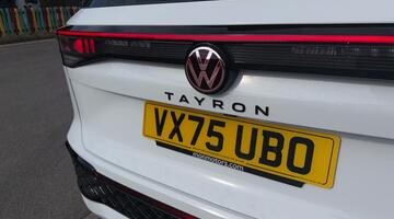 2025 Volkswagen TSI eHybrid 19.7kWh R-Line Edition DSG Euro 6 5-door (White) - Image: 15