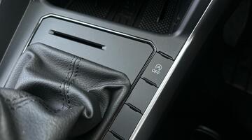 2025 Volkswagen 1.0 EVO Life Euro 6 5-door (Black) - Image: 34