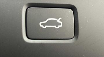 2025 Volvo 2.0 B5 MHEV Plus Auto Euro 6 5-door (White) - Image: 29