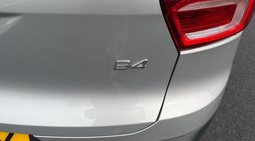 2024 Volvo 2.0 B4 MHEV Ultra Bright DCT Auto Euro 6 5-door (Silver) - Image: 17