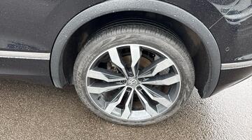 2017 Volkswagen 2.0 TDI BlueMotion Tech R-Line DSG 4Motion Euro 6 5-door (Black) - Image: 22