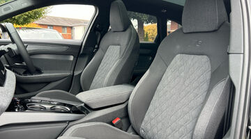 2025 Audi 2.0 TDI Launch Edition Plus S Tronic quattro Euro 6 5-door (Black) - Image: 22