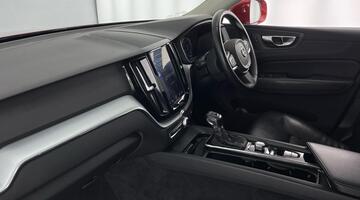 2019 Volvo 2.0 T4 Edition Auto Euro 6 5-door (Red) - Image: 2